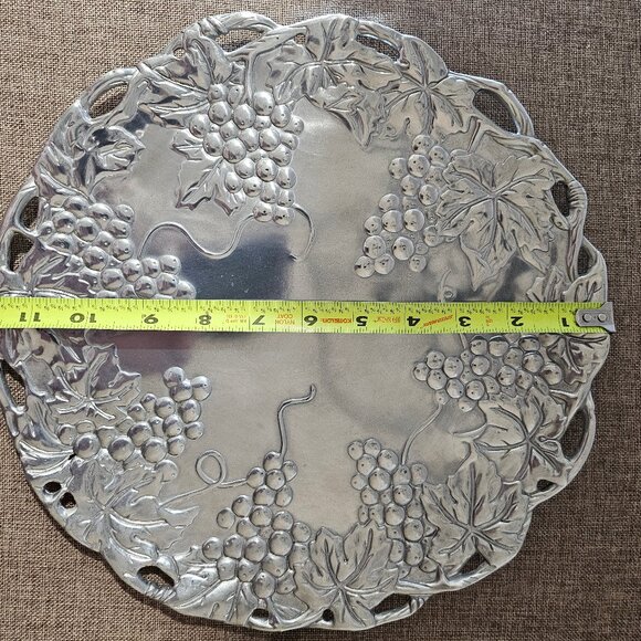 Gorgeous 1995 Aluminum Grape Design Arthur Court Round Serveware Platter 12" - Picture 12 of 12